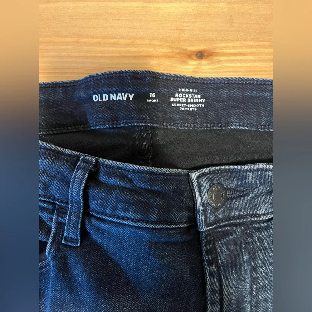 Old Navy Rockstar Super Skinny dark wash jeans - Picture 2 of 3